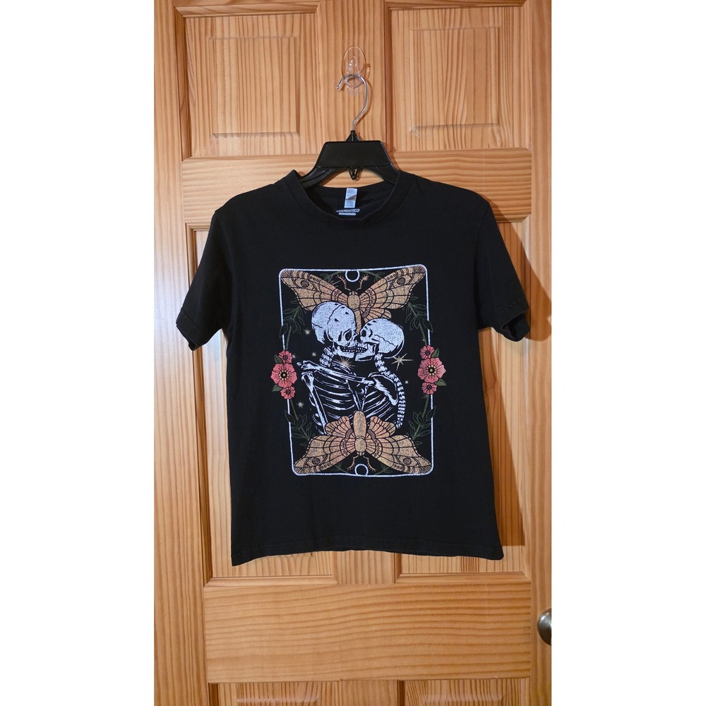 Fifth Sun Black Graphic Tee Skeletons Kissing Moths Tarot Card Goth T-Shirt